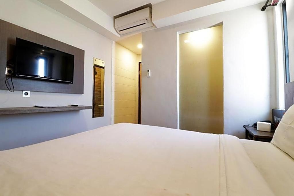 Hotel Sanrina Makassar Ngoại thất bức ảnh